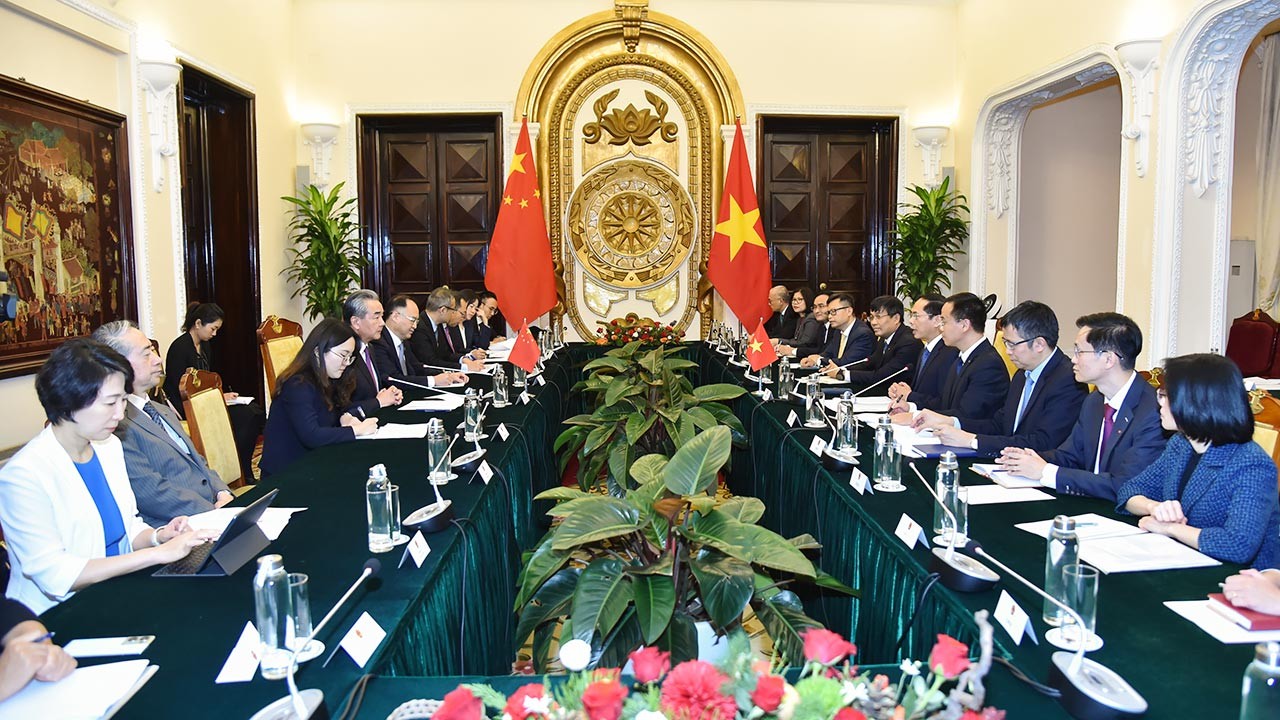 Phát triển quan hệ với Việt Nam là ưu tiên hàng đầu trong chính sách ngoại giao láng giềng của Trung Quốc.