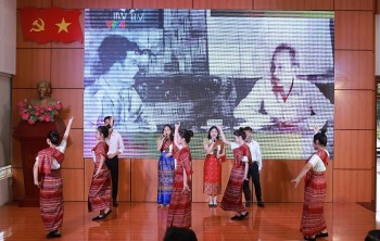 Nhiều hoạt động gặp mặt hữu nghị nhân Kỷ niệm 48 năm Quốc khánh Lào