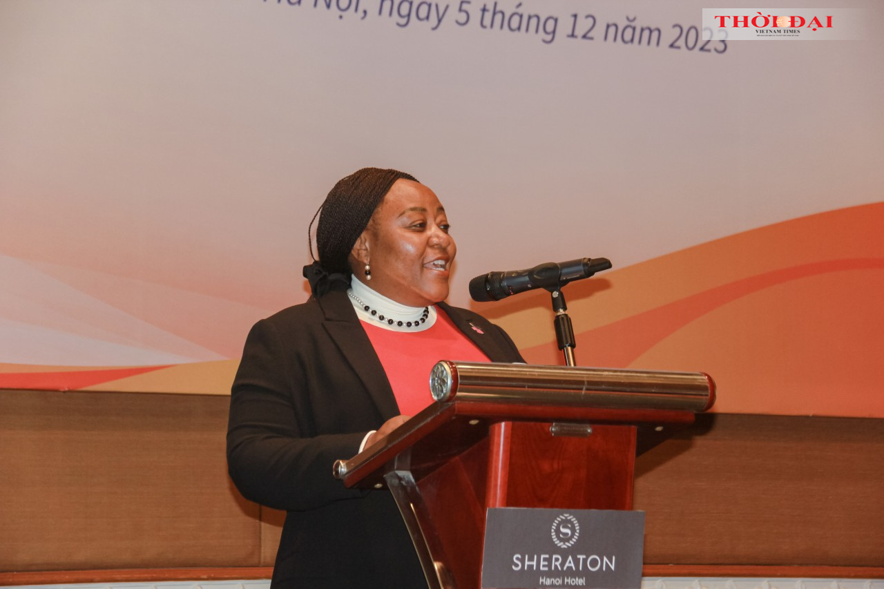 Bà Caroline Nyamayemombe, Quyền Trưởng đại diện UN Women tại Việt Nam phaát biểu tại Hội thảo. (Ảnh: Mai Anh)