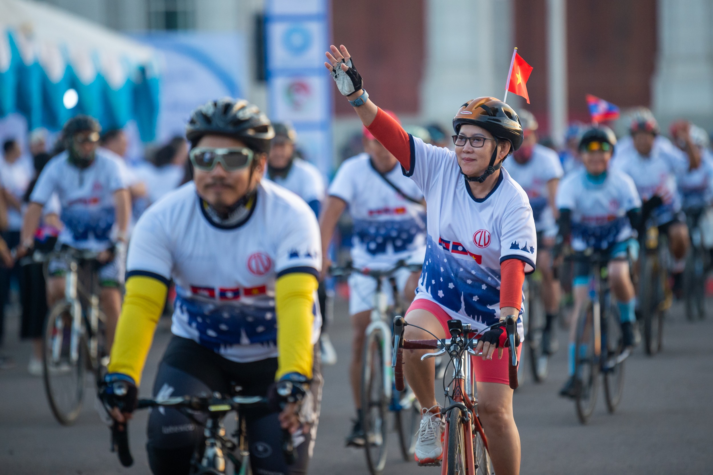 Giải đua xe đạp hữu nghị ba nước Campuchia-Lào-Việt Nam nằm trong khuôn khổ Hội nghị cấp cao Quốc hội ba nước Campuchia-Lào-Việt Nam (CLV) lần thứ nhất