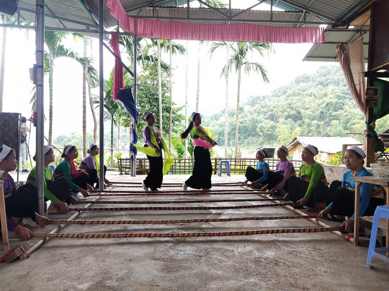 Nguyên sơ, thanh bình - Nà Phòn (Mai Châu) "mê hoặc" khách quốc tế