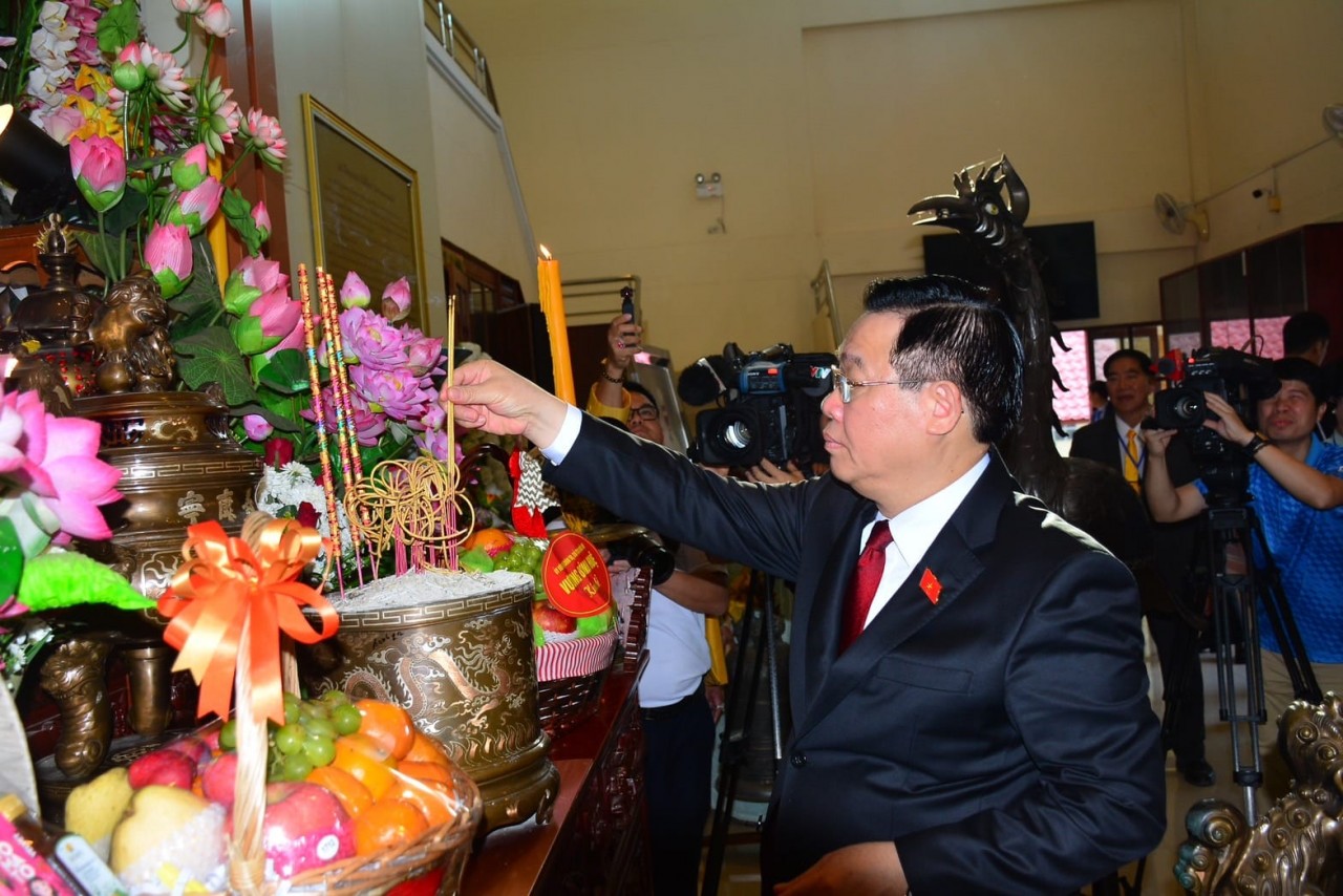Chủ tịch Quốc hội thăm Khu di tích Chủ tịch Hồ Chí Minh tại Udon Thani (Thái Lan)