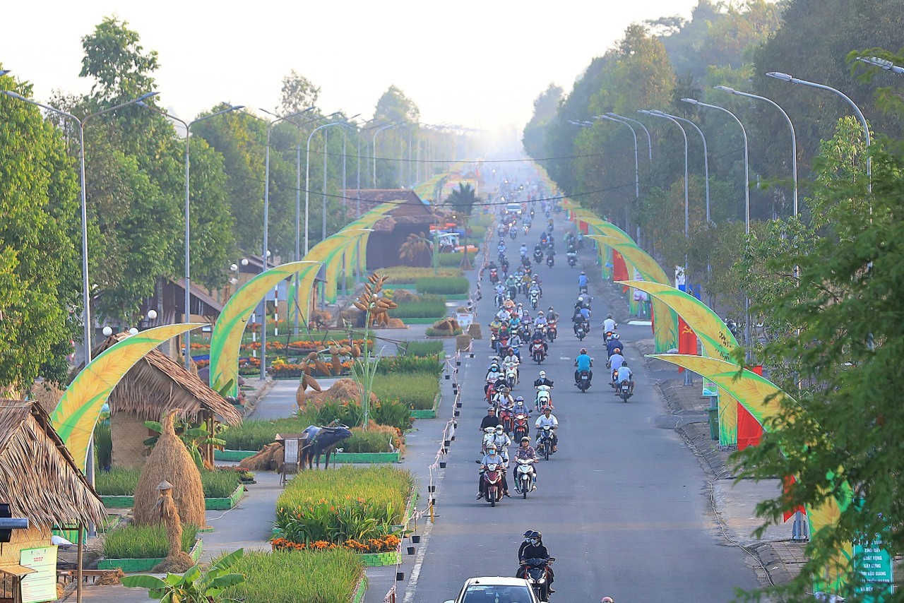 Hậu Giang: Khai mạc triển lãm “Con đường lúa gạo” tuyến kênh Xáng Xà No huyền thoại