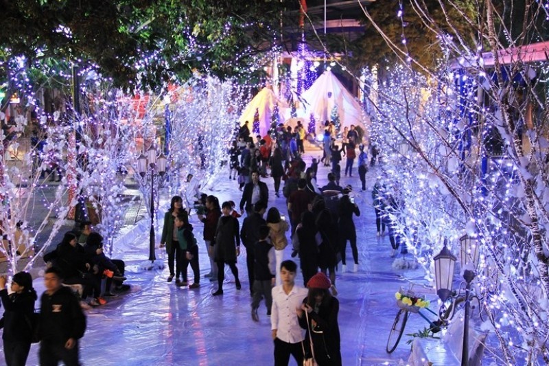 Noel 2023: Những điểm check-in giáng sinh đẹp lung linh tại Hà Nội
