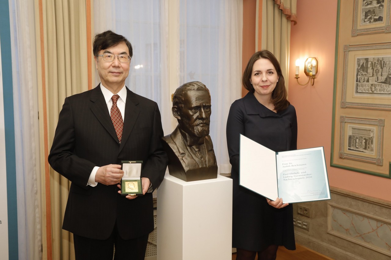  GS. Shimon Sakaguchi trở thành Chủ nhân Giải thưởng Paul Elrich và Ludwig Darmstaedter, giải thưởng mang tên nhà miễn dịch học vĩ đại người Đức Paul Elrich (1854-1915) (Ảnh: IFReC, Đại học Osaka)