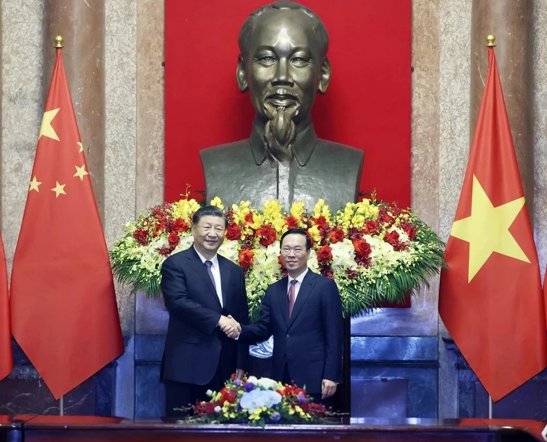 Chủ tịch nước Võ Văn Thưởng và Tổng Bí thư, Chủ tịch Trung Quốc Tập Cận Bình chụp ảnh chung. (Ảnh: Nhân Dân)