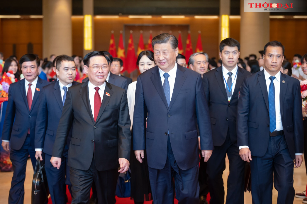 Chủ tịch Quốc hội Vương Đình Huệ hội kiến Tổng Bí thư, Chủ tịch nước Trung Quốc Tập Cận Bình. (Ảnh: Gia Hân)