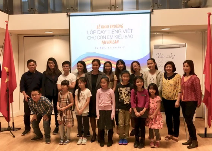Khai giảng lớp dạy tiếng Việt cho con em kiều bảo tại Hà Lan. (Ảnh: Đại sứ quán Việt Nam tại Hà Lan)