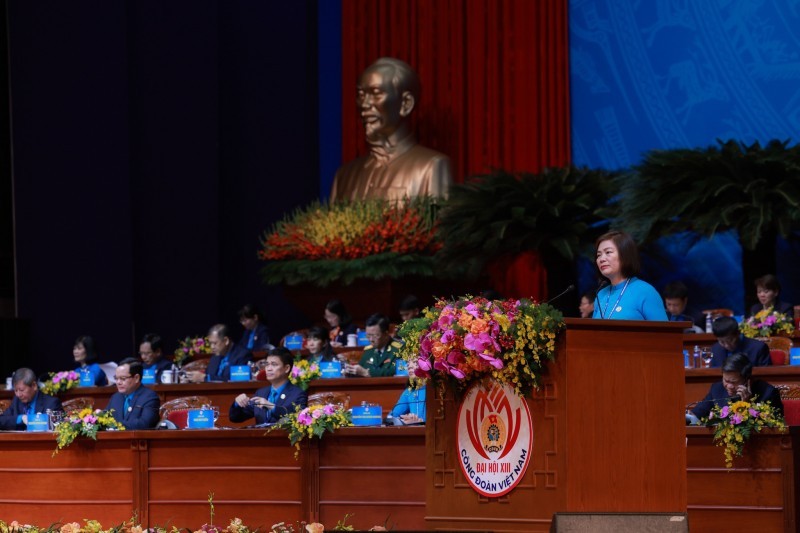 Bà Phạm Thị Thanh Tâm - Chủ tịch Công đoàn Dệt May Việt Nam phát biểu tham luận tại Đại hội.