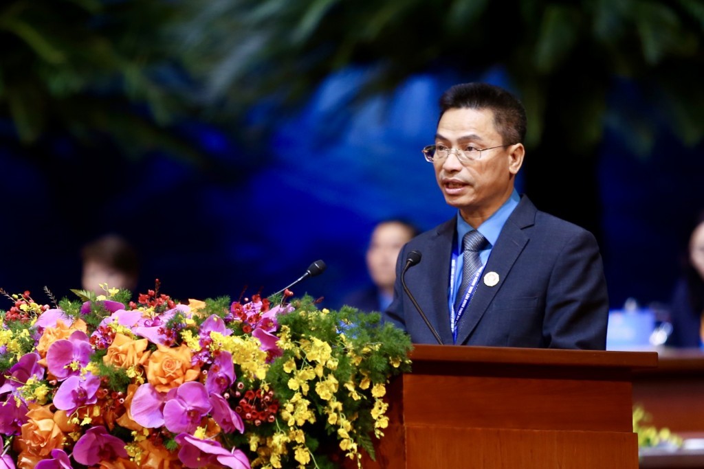 Phó Chủ tịch Công đoàn Thông tin và Truyền thông Việt Nam Phạm Quang Hưởng tham luận.