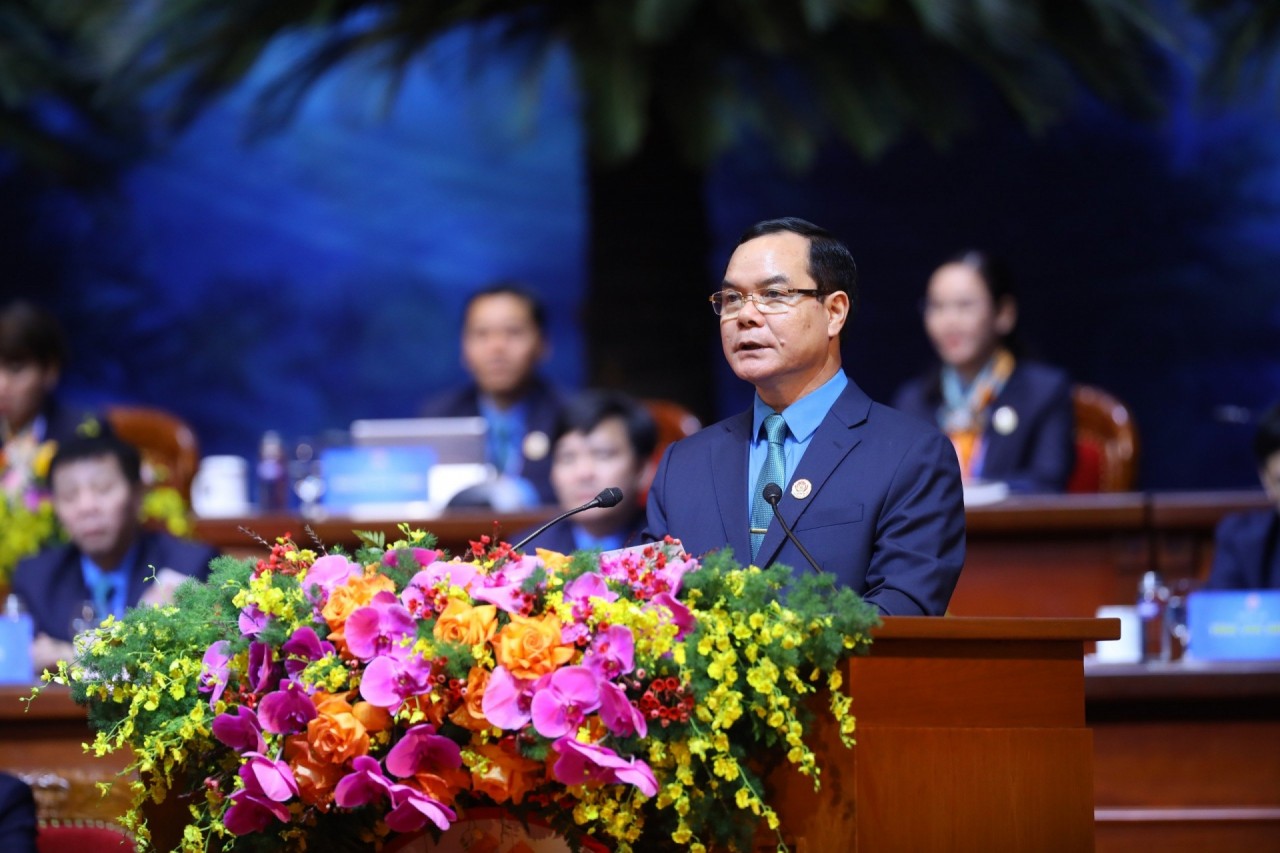 Ông Nguyễn Đình Khang – Chủ tịch Tổng Liên đoàn Lao động Việt Nam phát biểu bế mạc Đại hội XIII Công đoàn Việt Nam.