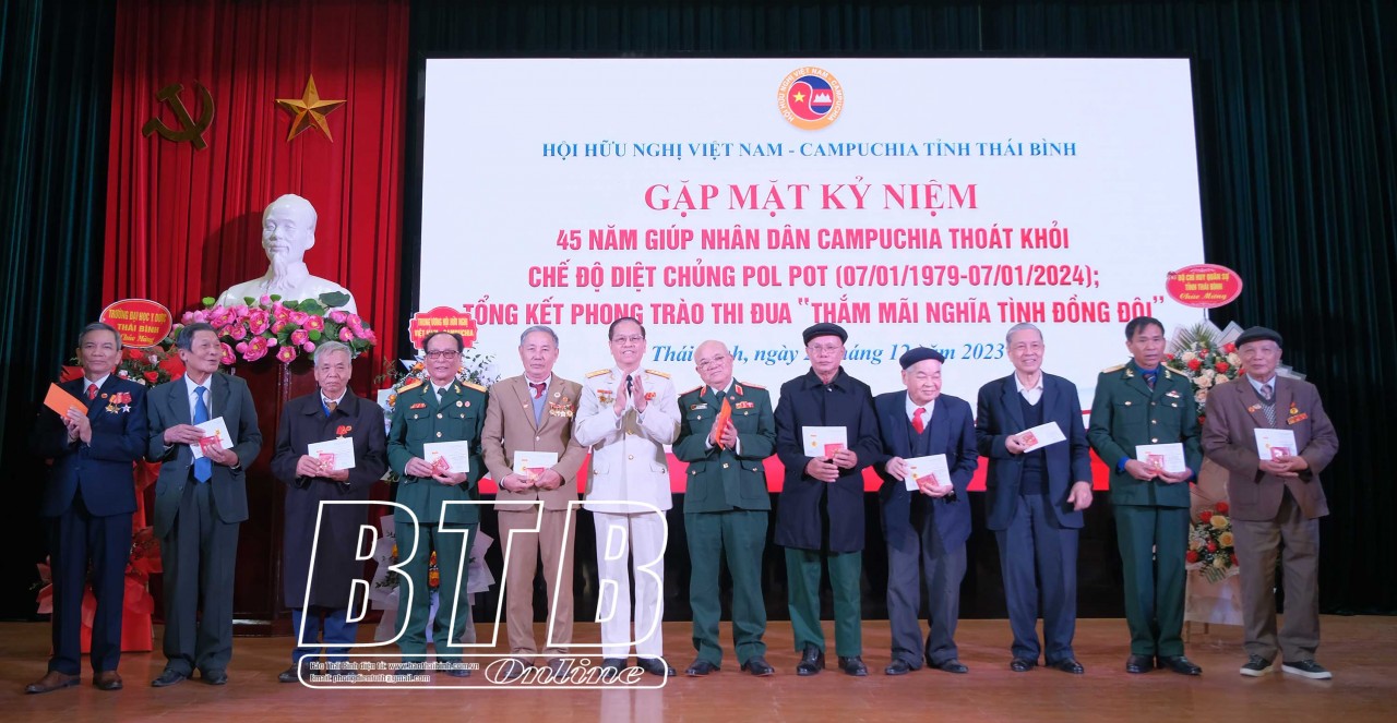 Hội Hữu nghị Việt Nam - Campuchia tỉnh nhận đỡ đầu 10 sinh vi&ecirc;n Campuchia