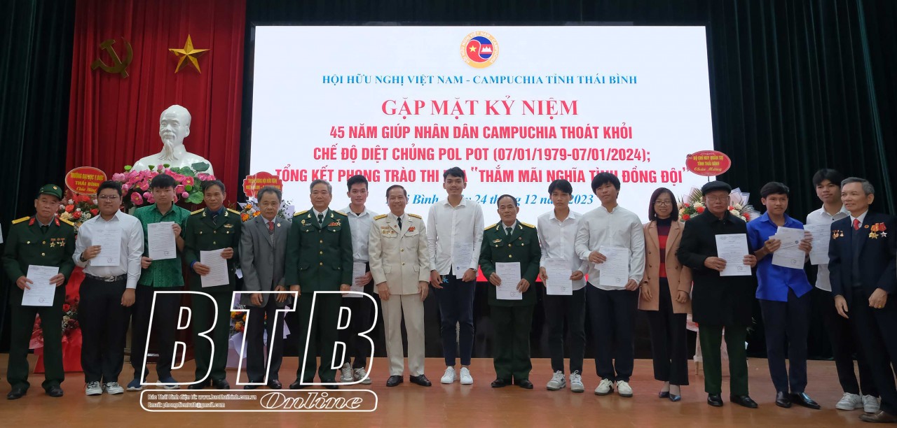 Hội Hữu nghị Việt Nam - Campuchia tỉnh nhận đỡ đầu 10 sinh vi&ecirc;n Campuchia