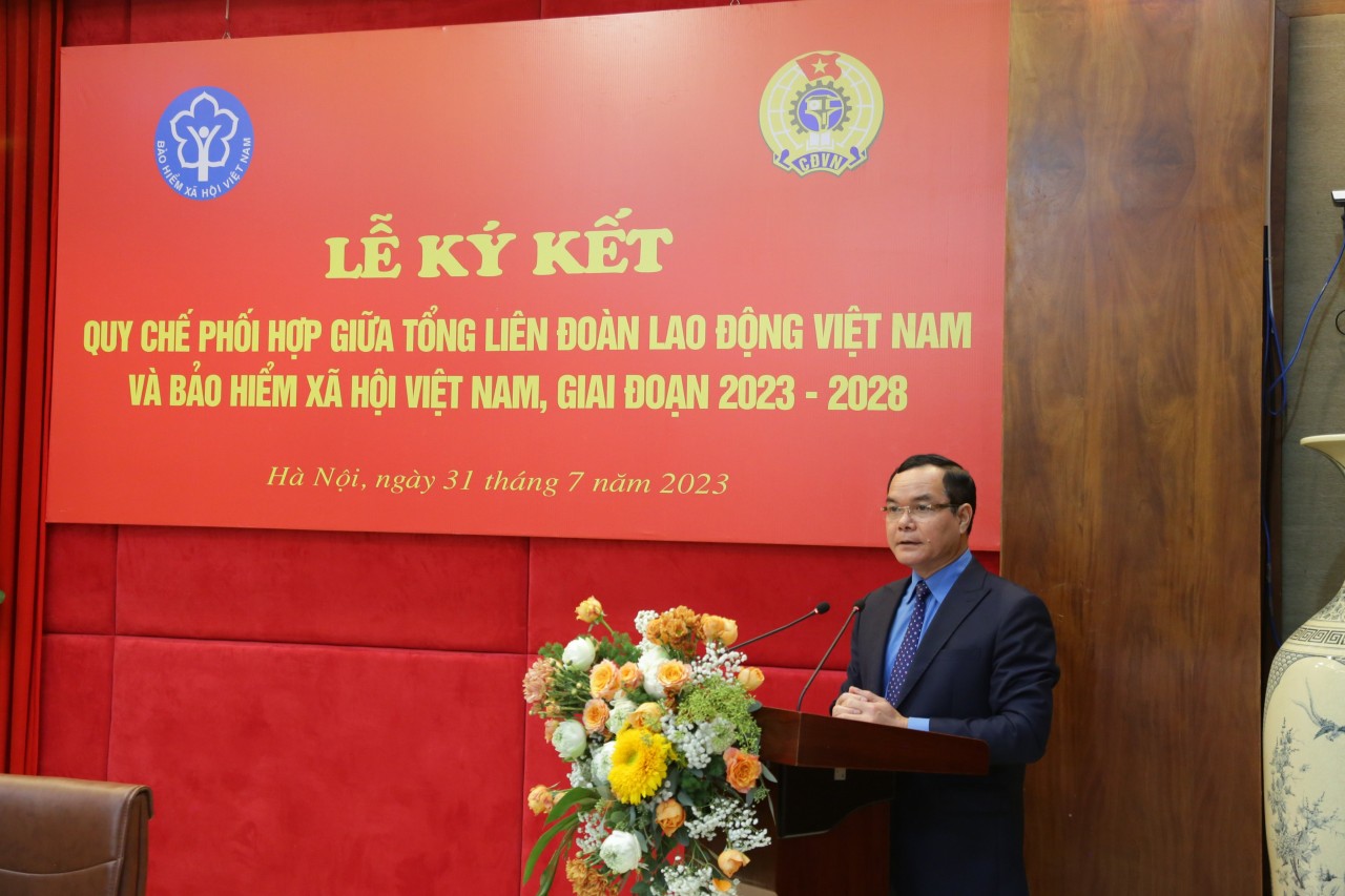 Chủ tịch Tổng LĐLĐ Việt Nam Nguyễn Đình Khang phát biểu.