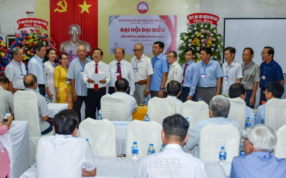Ban Chấp hành Hội Hữu nghị Việt Nam - Trung Quốc tỉnh khoá IV, nhiệm kỳ 2023-2028 ra mắt đại hội.