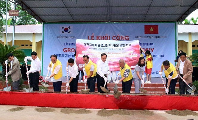 Ghi nhận đóng góp của DIVA trong hỗ trợ giáo dục, y tế tại Việt Nam