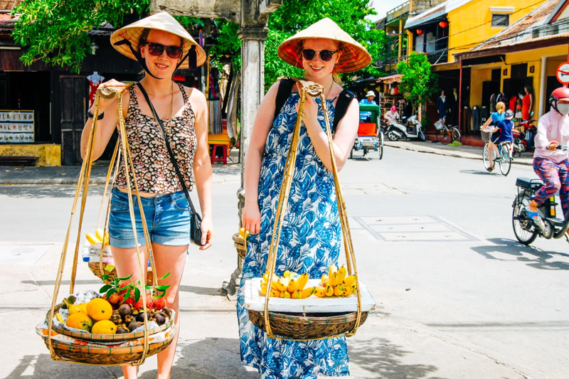 Lượng khách quốc tế đến Việt Nam năm 2023 đã phục hồi 70% so với năm 2019. 