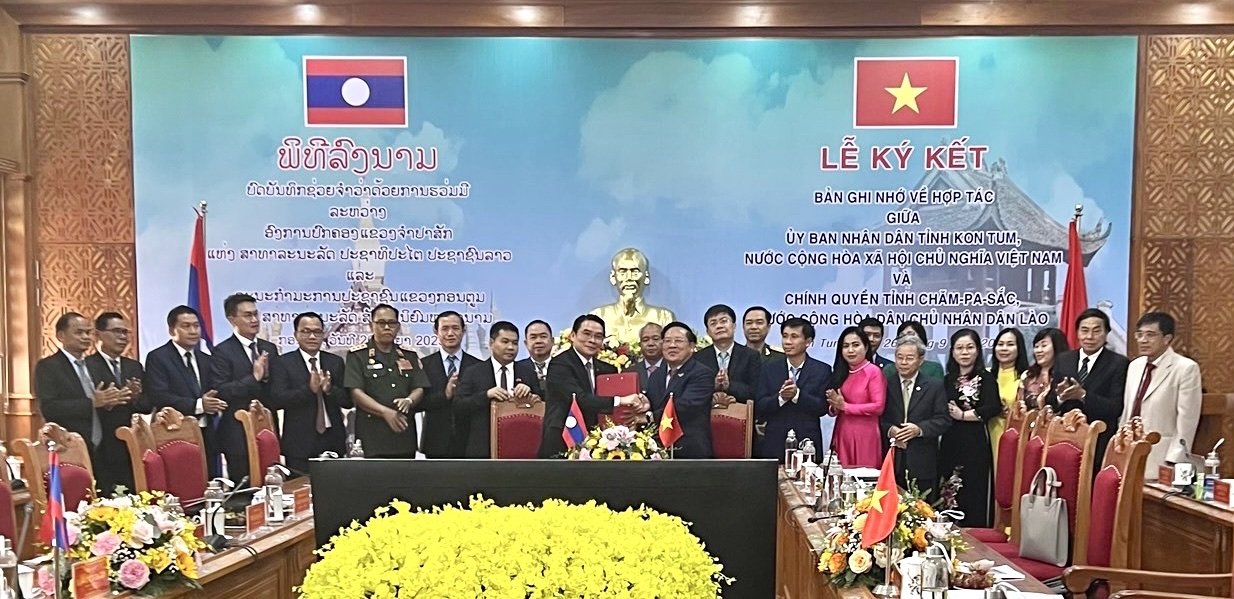 Thắm tình đoàn kết hữu nghị giữa tỉnh Kon Tum và các tỉnh Nam Lào