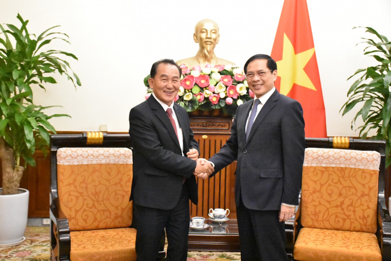 Thứ trưởng Lào ấn tượng với thành tựu Việt Nam đạt được trong công tác kiều bào