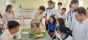 dua tet viet den voi tuoi tre lao va campuchia