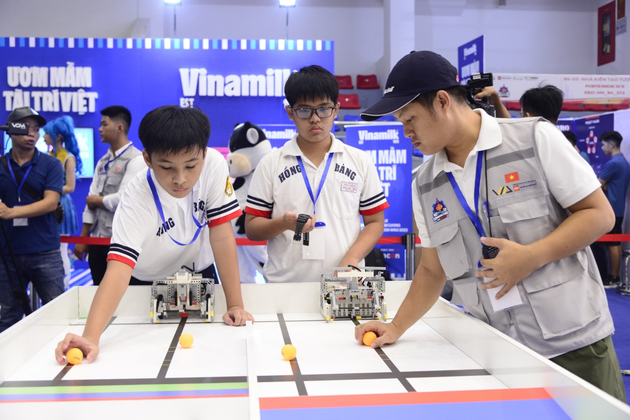 Nhà vô địch Quang Minh và Hùng Anh thể hiện xuất sắc ở bảng B5.