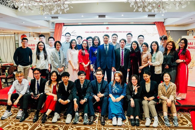 100 đại biểu tham dự chương trình "Xuân quê hương" tại Trung Quốc