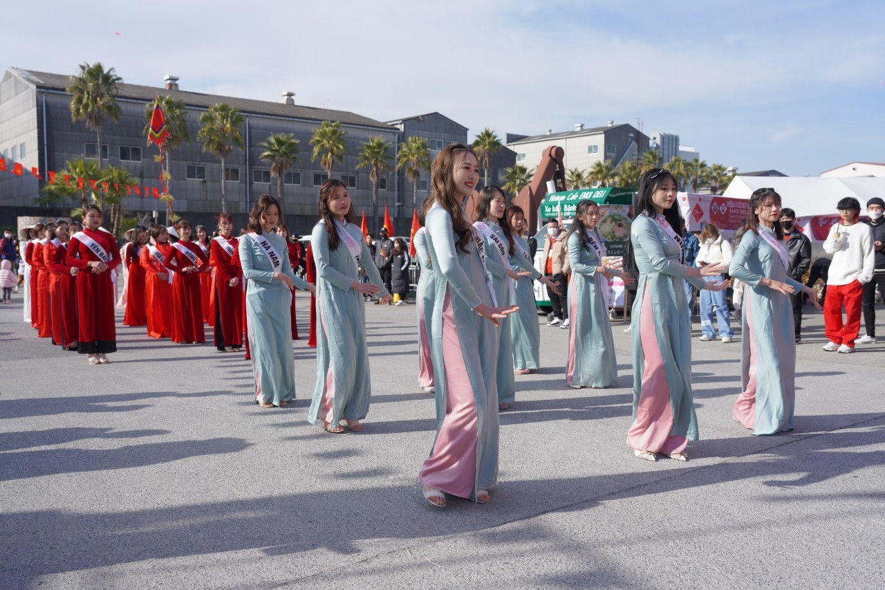 “Xuân quê hương - Tết Việt Amagasaki 2024”: Quảng bá văn hóa Việt tại Nhật