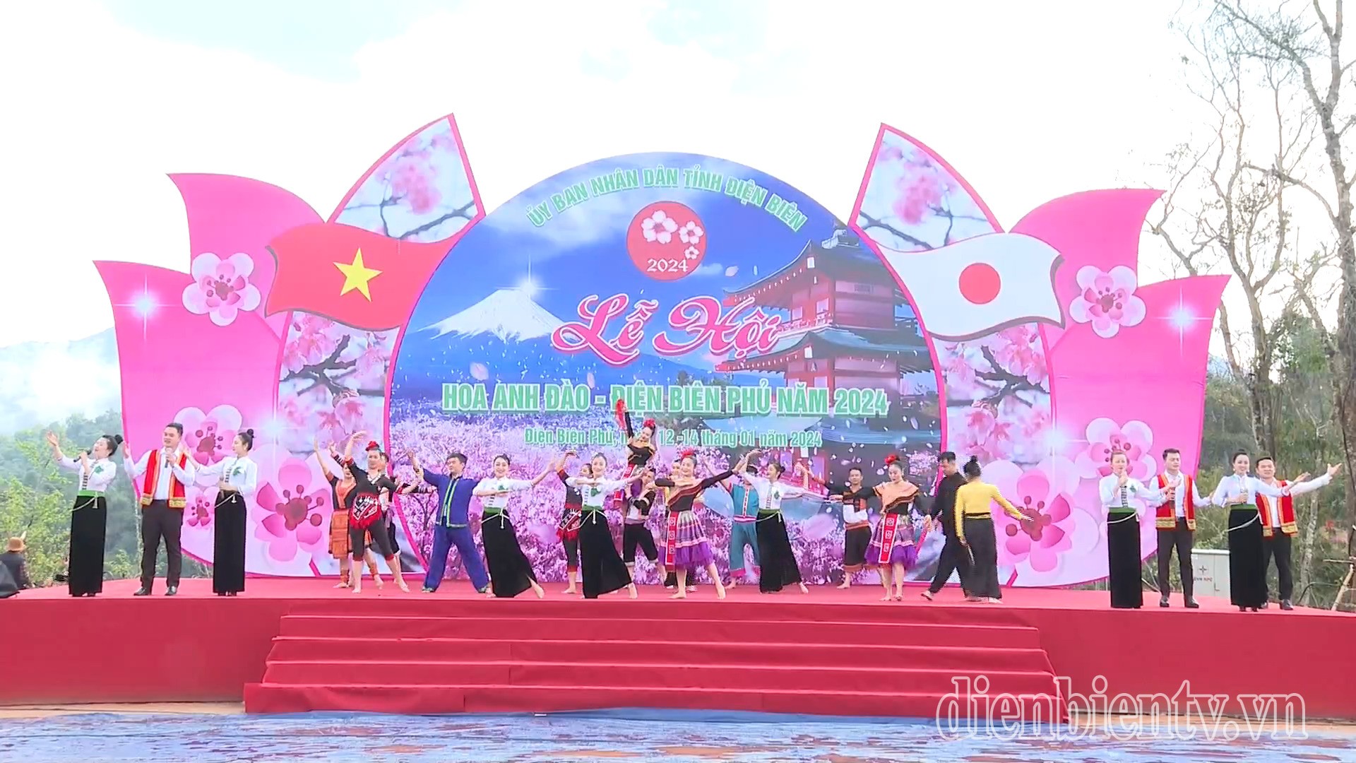 Một tiết mục trong chương trình biểu diễn giao lưu văn hóa Việt Nam - Nhật Bản. (Ảnh: DienbienTV)