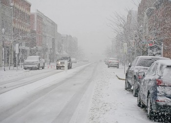 Người dân Mỹ chống chọi với bão tuyết