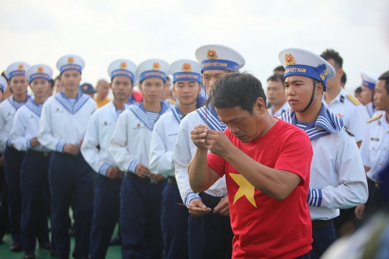 Lễ tưởng niệm 64 chiến sĩ “nằm lại phía chân trời” khi làm nhiệm vụ bảo vệ đảo Gạc Ma