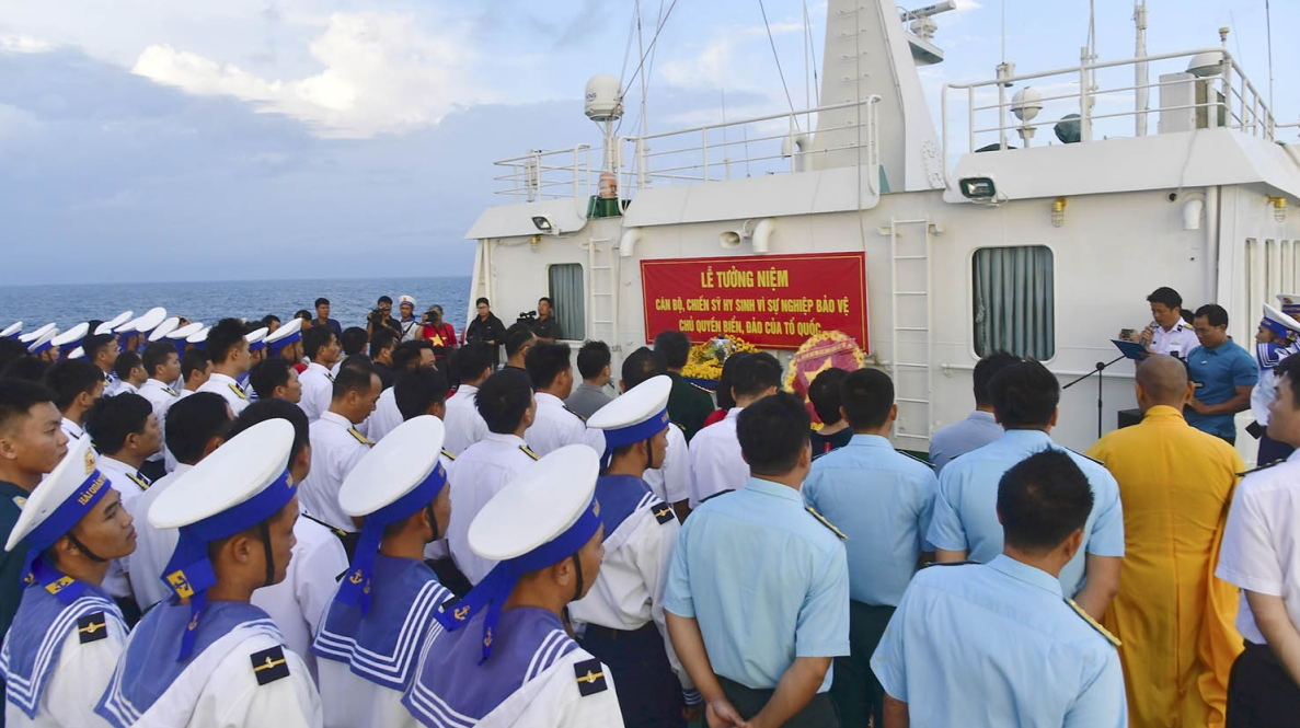 Lễ tưởng niệm 64 chiến sĩ “nằm lại phía chân trời” khi làm nhiệm vụ bảo vệ đảo Gạc Ma