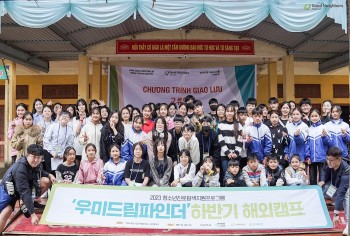 Giao lưu học sinh Việt Nam - Hàn Quốc và bàn giao thư viện thân thiện tại Hòa Bình