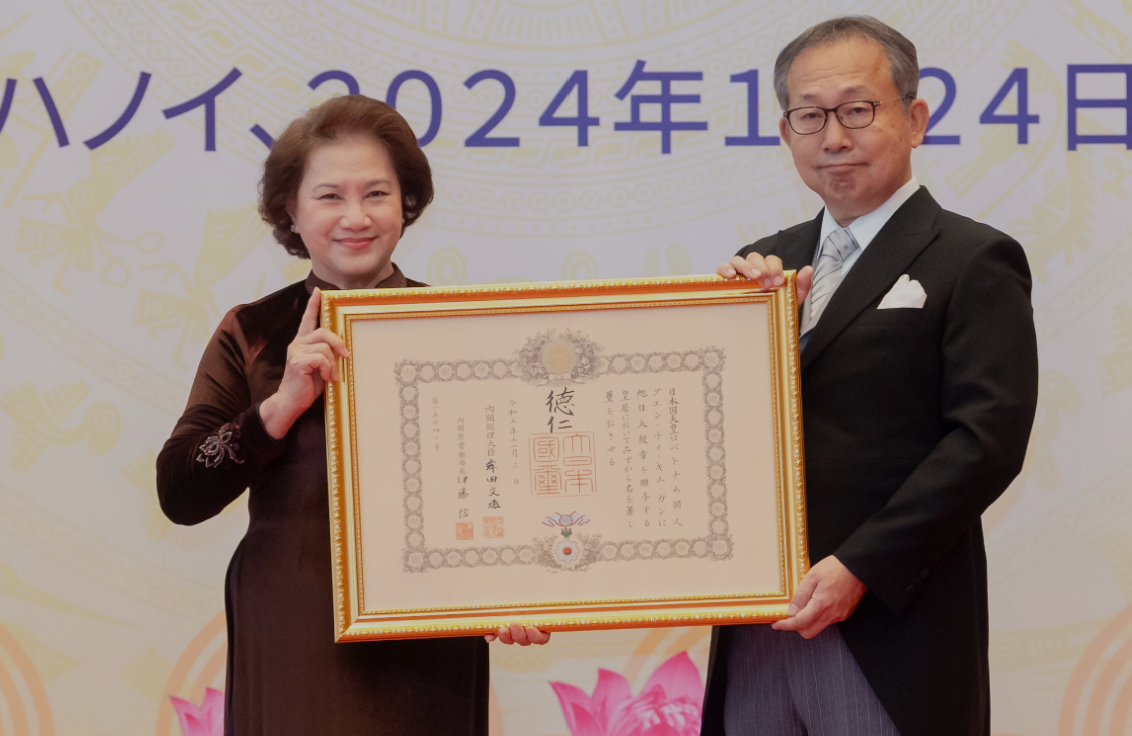 Trao Huân chương của Chính phủ Nhật Bản tặng nguyên Chủ tịch Quốc hội Nguyễn Thị Kim Ngân