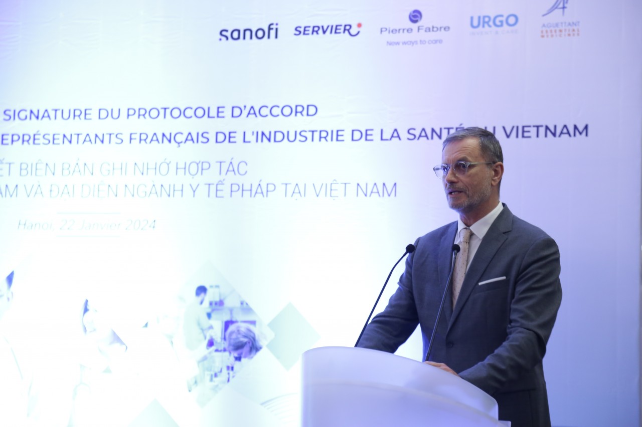 Ông Olivier Brochet - Đại sứ đặc mệnh toàn quyền Cộng hòa Pháp tại Việt Nam, phát biểu tại buổi lễ.