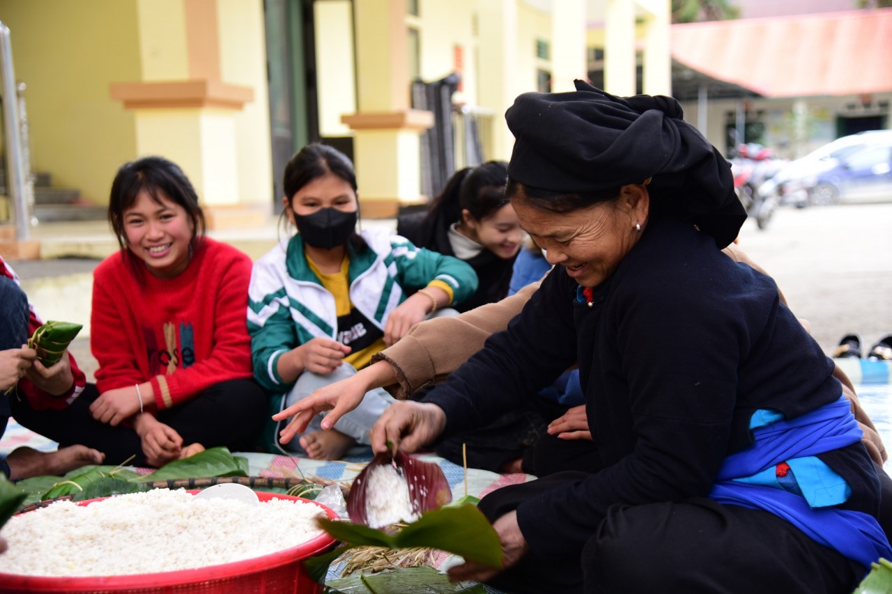 Trẻ em Hà Giang háo hức tìm hiểu Tết cổ truyền