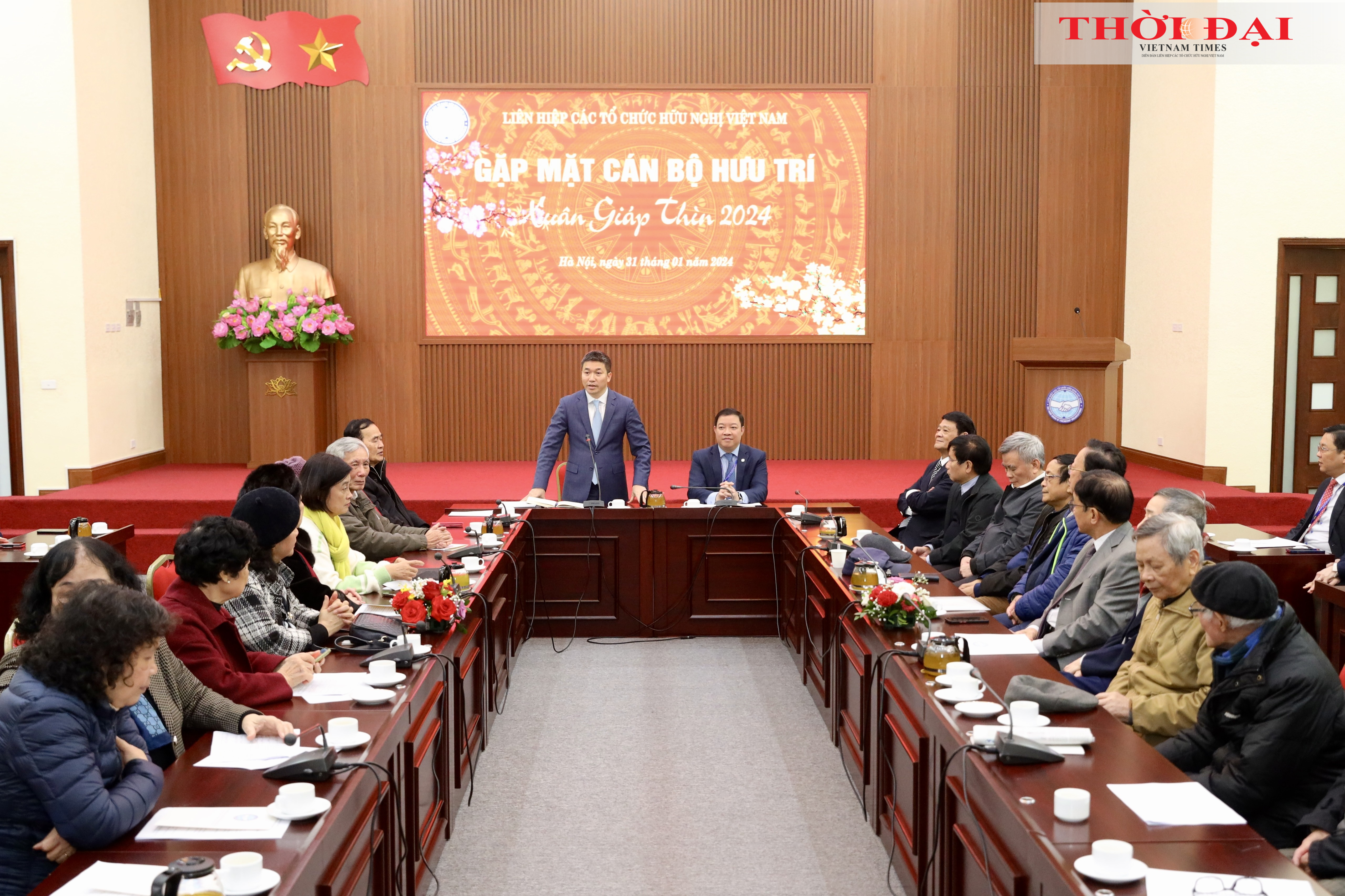 Chủ tịch Liên hiệp các tổ chức hữu nghị Việt Nam Phan Anh Sơn phát biểu tại buổi gặp mặt cán bộ hưu trí nhân dịp Xuân Giáp Thìn 2024. (Ảnh: Đinh Hòa)