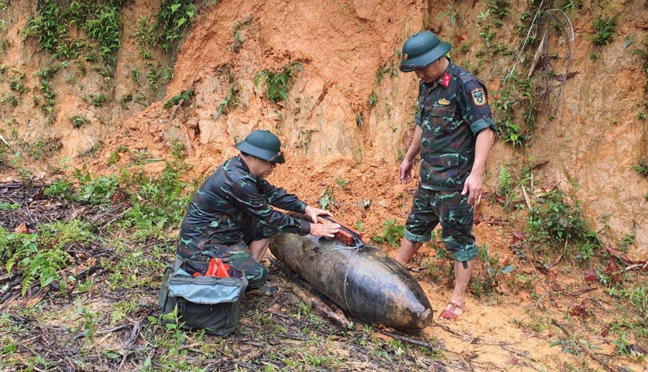 Nghệ An: Huỷ nổ thành công quả bom 350kg, bảo đảm an toàn về người và tài sản của người dân