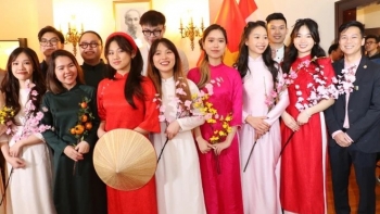 Kiều bào Việt Nam tại 6 nước vui Xuân, giữ gìn văn hóa dân tộc