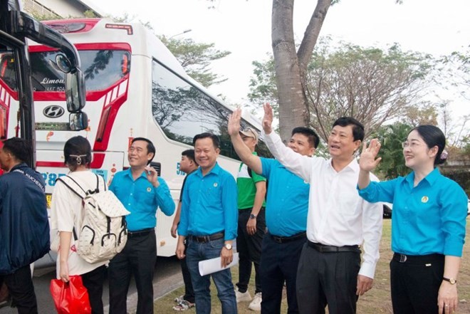 Đồng loạt tổ chức các “Chuyến tàu Công đoàn - Xuân 2024”  đưa công nhân về quê đón Tết