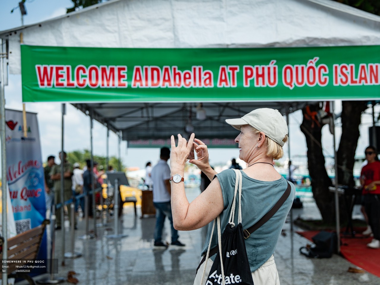 Gần 2.000 du khách châu Âu tham quan 