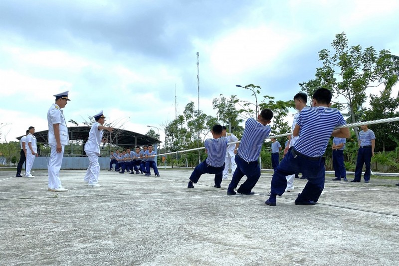 Vui xuân, đón Tết, sẵn sàng chiến đấu cao