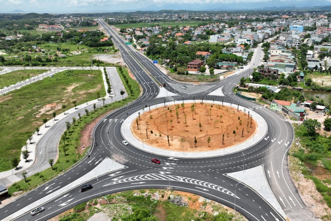 Kinh tế Việt Nam 2024: Cánh cửa vẫn mở rộng