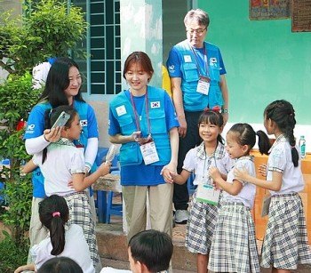 det buc tranh huu nghi cung gan ket tam long