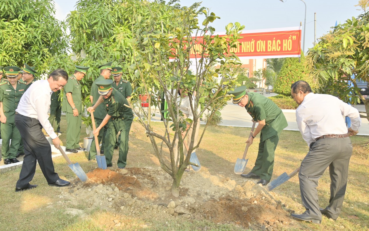Kiên Giang: Trồng 3.500 cây xanh hưởng ứng “Tết trồng cây đời đời nhớ ơn Bác Hồ”