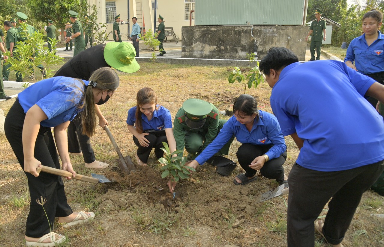 Kiên Giang: Trồng 3.500 cây xanh hưởng ứng “Tết trồng cây đời đời nhớ ơn Bác Hồ”