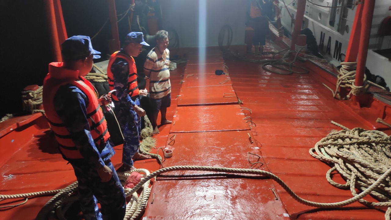 Kiên Giang: Bắt 2 vụ vận chuyển gần 200.000 lít dầu D0 trái phép trên biển