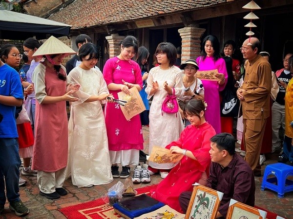 Khách quốc tế ở Việt Nam: “Lễ hội Xuân của các bạn chính là Tết của tôi”