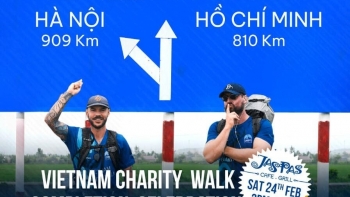 Người nước ngoài đi bộ 2.000 km gây quỹ hỗ trợ cho tổ chức từ thiện vì trẻ em Việt Nam