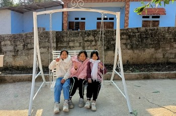 Món quà ấm áp người TNG Holdings Vietnam dành tặng học sinh miền núi