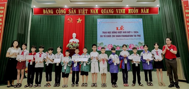 Zhi Shan Foundation trao học bổng cho 805 học sinh tỉnh Quảng Trị